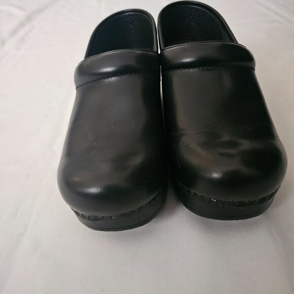 Dansko Women's Cabrio Black Professional Clog, Wide Size 38/ US (7.5-8) - Picture 9 of 16